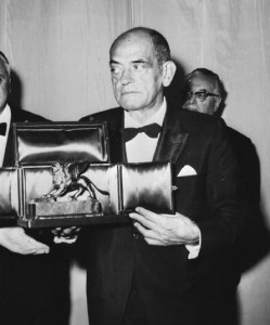 Bunuel.35.receiving-the-golden-lion-award-on-sept-11-19671